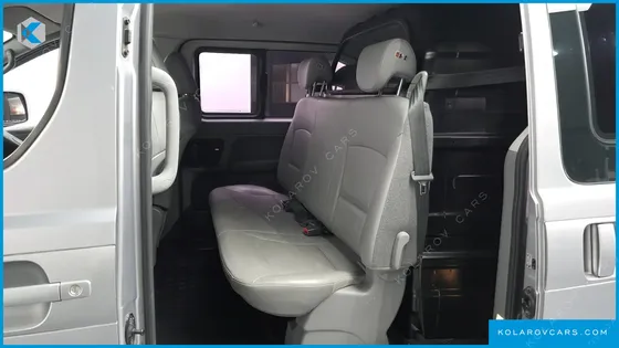 HYUNDAI STAREX 5-SEATER VAN