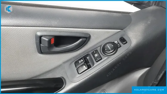 HYUNDAI STAREX 5-SEATER VAN
