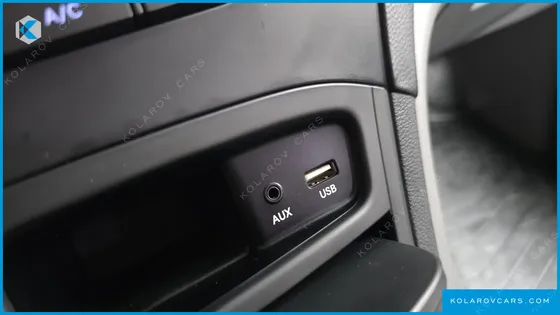 HYUNDAI STAREX 5-SEATER VAN