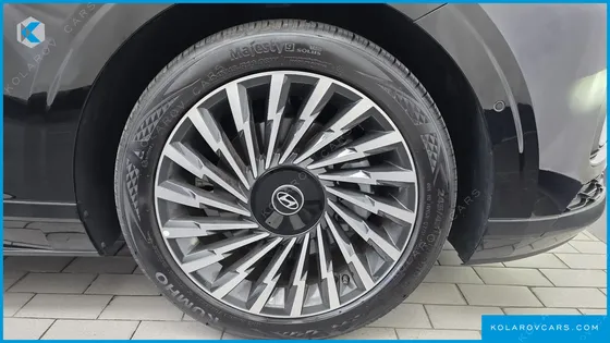 HYUNDAI GRANDEUR 2,5 GASOLINE 2WD