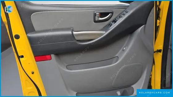 HYUNDAI STAREX GUARD CAR OF CHILDREN