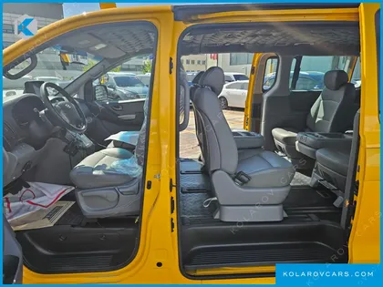 HYUNDAI STAREX GUARD CAR OF CHILDREN