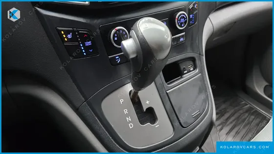 HYUNDAI STAREX 12-SEATER WAGON