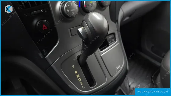 HYUNDAI STAREX 5-SEATER LPI VAN