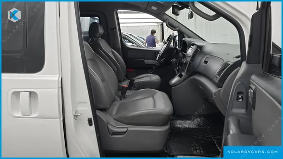 HYUNDAI STAREX 5-SEATER LPI VAN