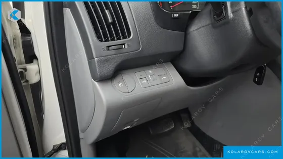 HYUNDAI STAREX 5-SEATER LPI VAN