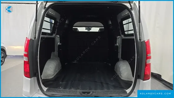 HYUNDAI STAREX 5-SEATER LPI VAN