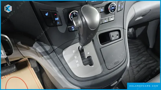 HYUNDAI STAREX 12-SEATER WAGON