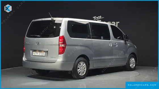 HYUNDAI STAREX 5-SEATER VAN