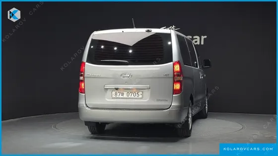 HYUNDAI STAREX 5-SEATER VAN