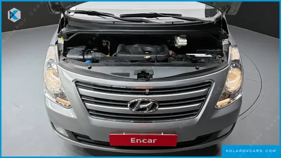 HYUNDAI STAREX 5-SEATER VAN