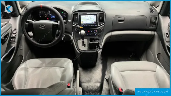 HYUNDAI STAREX 5-SEATER VAN