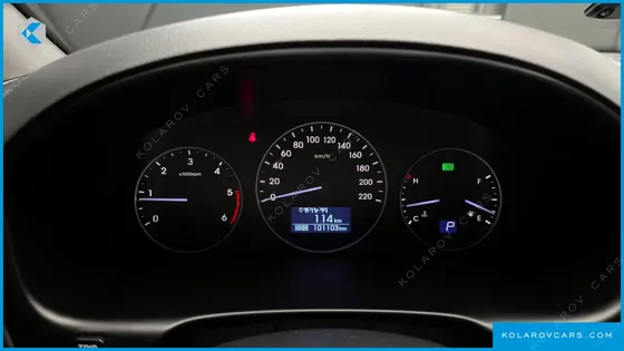 HYUNDAI STAREX 5-SEATER VAN