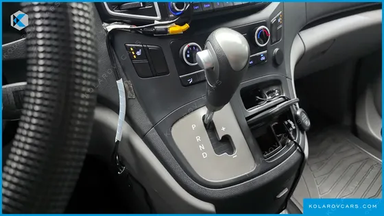HYUNDAI STAREX 5-SEATER VAN