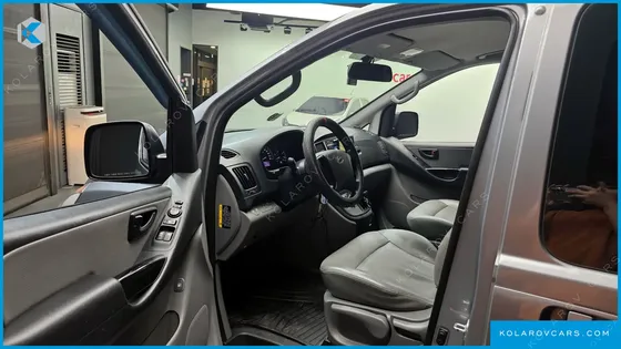 HYUNDAI STAREX 5-SEATER VAN