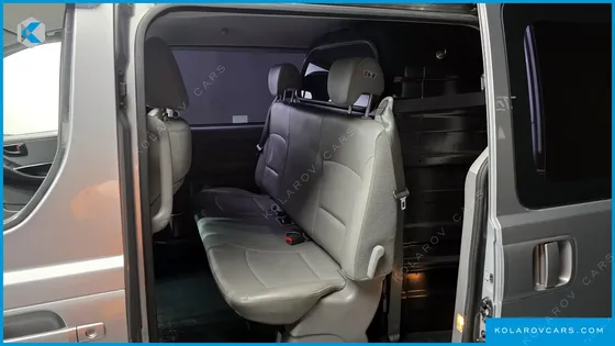 HYUNDAI STAREX 5-SEATER VAN