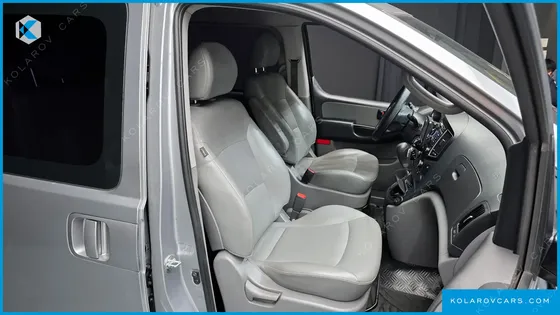 HYUNDAI STAREX 5-SEATER VAN