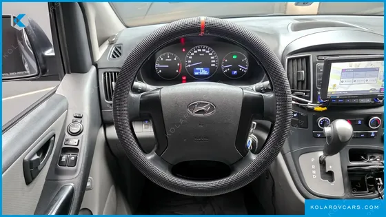 HYUNDAI STAREX 5-SEATER VAN
