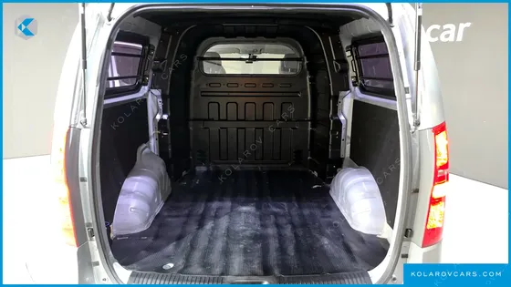 HYUNDAI STAREX 5-SEATER VAN