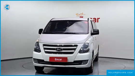 HYUNDAI STAREX 5-SEATER VAN