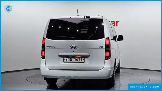 HYUNDAI STAREX 5-SEATER VAN