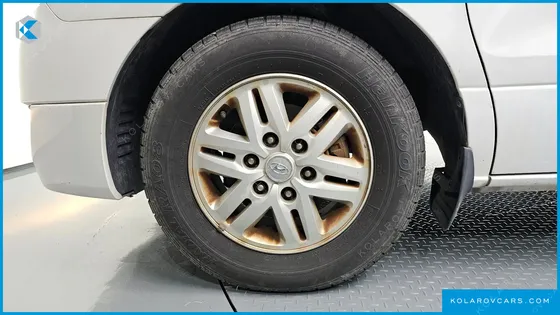HYUNDAI STAREX 5-SEATER VAN