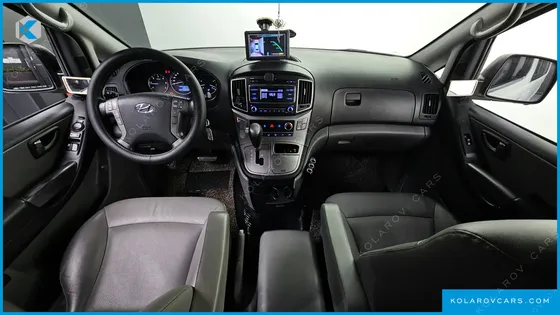 HYUNDAI STAREX 5-SEATER VAN