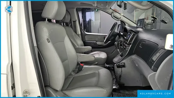 HYUNDAI STAREX 5-SEATER VAN