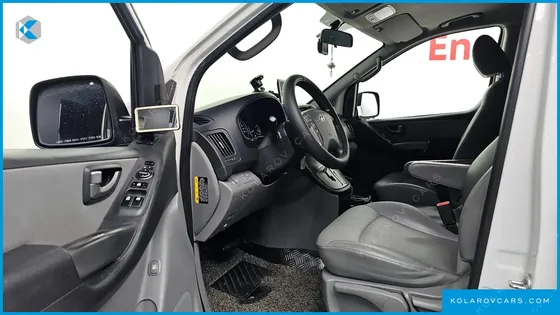 HYUNDAI STAREX 5-SEATER VAN