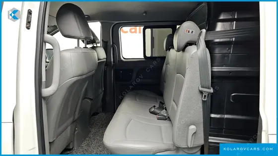 HYUNDAI STAREX 5-SEATER VAN
