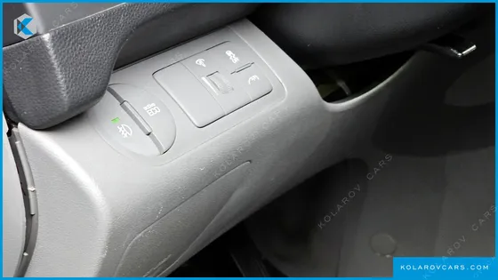HYUNDAI STAREX 5-SEATER VAN