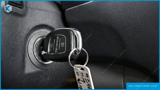 HYUNDAI STAREX 5-SEATER VAN