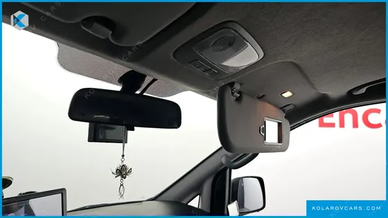 HYUNDAI STAREX 5-SEATER VAN