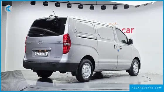 HYUNDAI STAREX 3-SEATER VAN