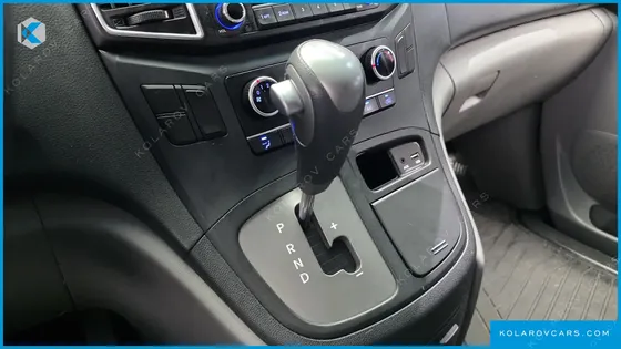 HYUNDAI STAREX 3-SEATER VAN