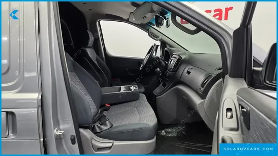 HYUNDAI STAREX 3-SEATER VAN