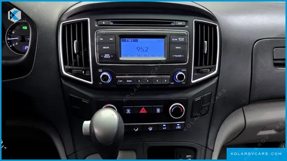 HYUNDAI STAREX 3-SEATER VAN
