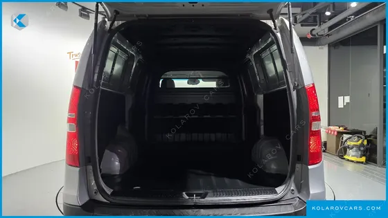 HYUNDAI STAREX 3-SEATER VAN