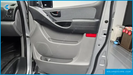 HYUNDAI STAREX 3-SEATER VAN
