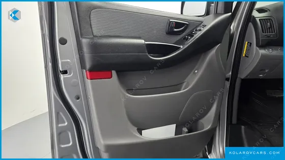 HYUNDAI STAREX 3-SEATER VAN