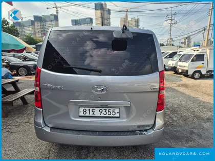 HYUNDAI STAREX 5-SEATER VAN