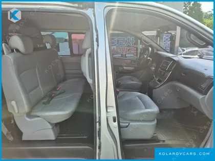 HYUNDAI STAREX 5-SEATER VAN