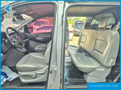 HYUNDAI STAREX 5-SEATER VAN