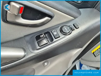 HYUNDAI STAREX 5-SEATER VAN