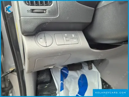 HYUNDAI STAREX 5-SEATER VAN