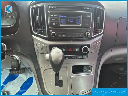 HYUNDAI STAREX 5-SEATER VAN
