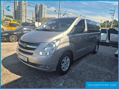 HYUNDAI STAREX 5-SEATER VAN