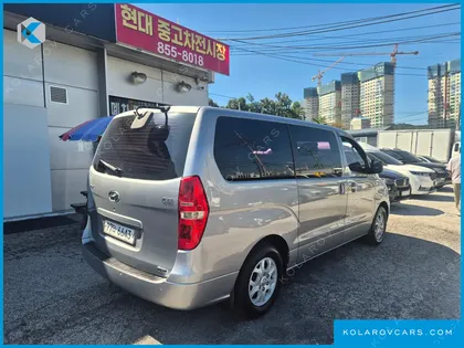 HYUNDAI STAREX 5-SEATER VAN