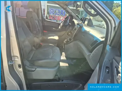 HYUNDAI STAREX 5-SEATER VAN