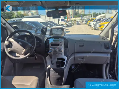 HYUNDAI STAREX 5-SEATER VAN